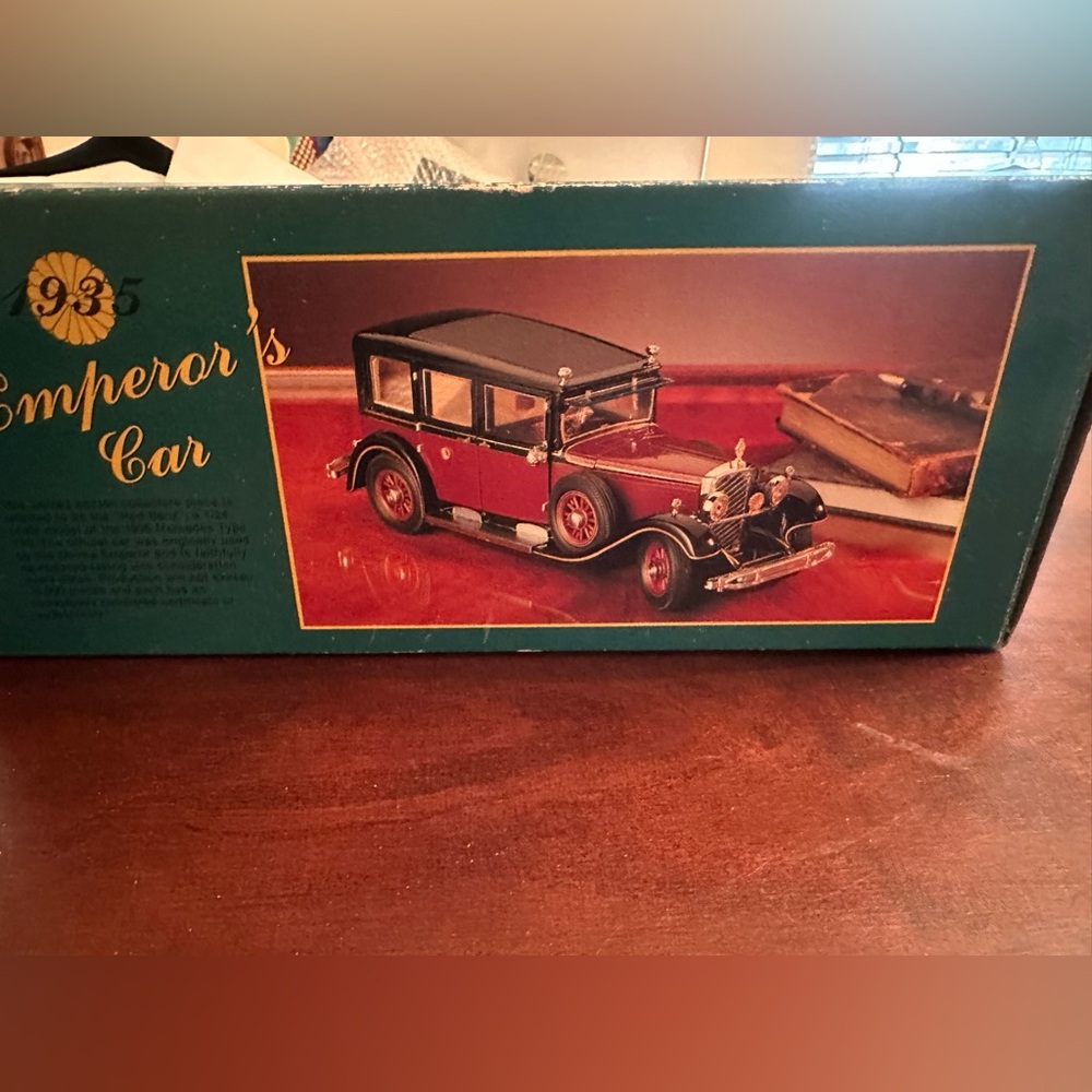1935 Emperor’s Car Red Benz Classic Black and Red Collectible Car Limited ED.